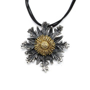 Colgante Eguzkilore de plata 925 reciclada hecho a mano con diseño moderno unisex